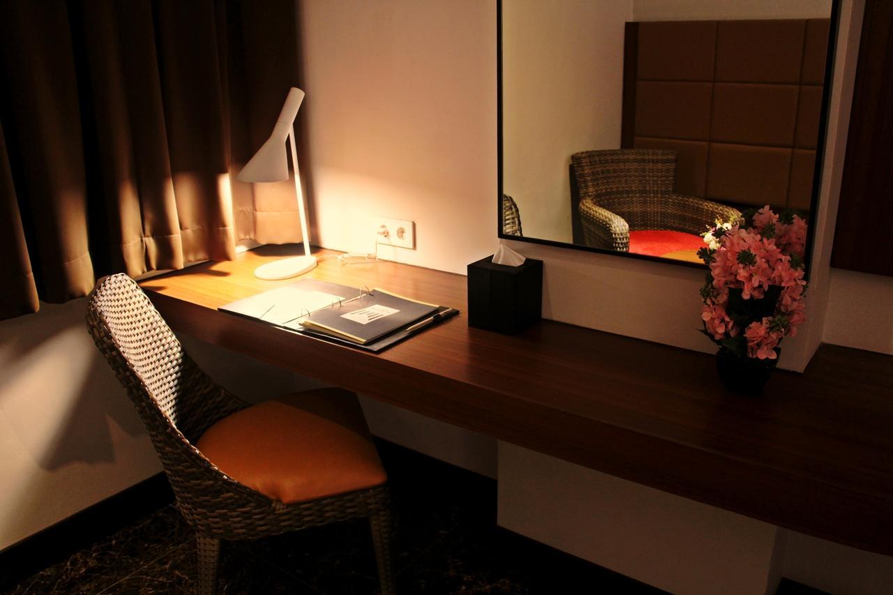 Atrium Premiere Cilacap Exteriér fotografie